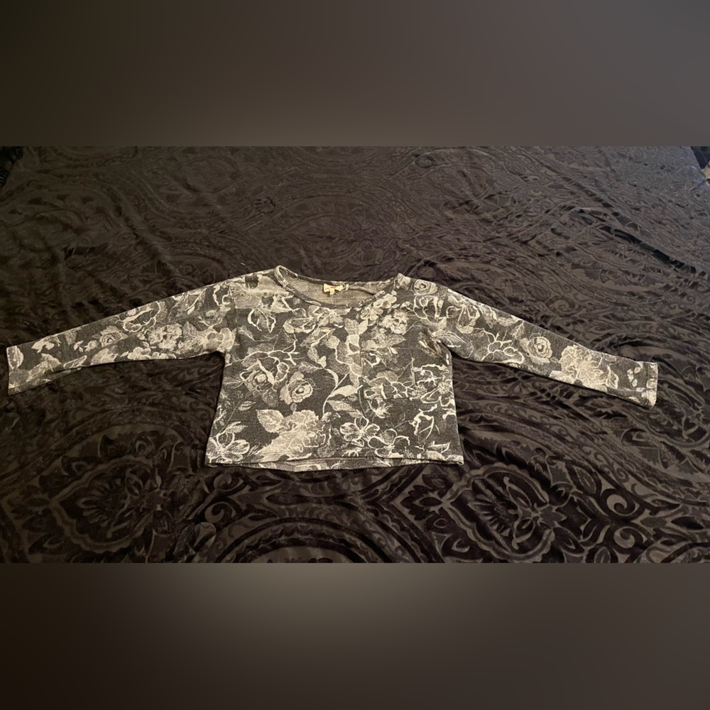 Rose Petals Black/White Crop Top Size XS